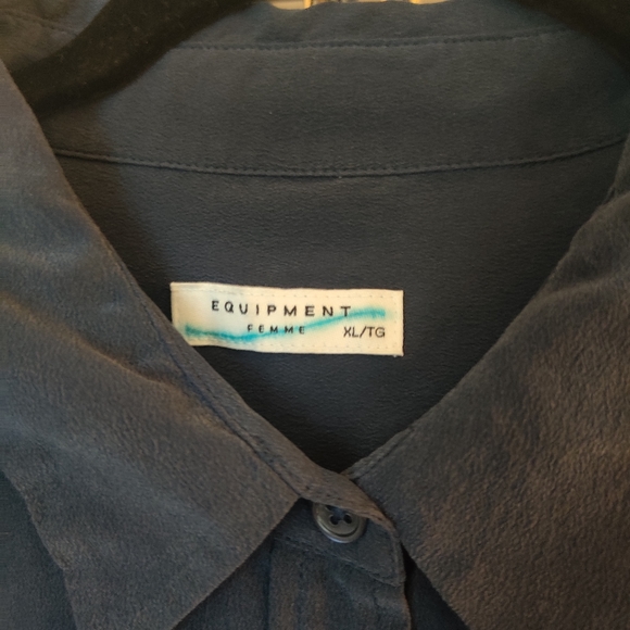 Equipment Sleeveless Button down - Picture 2 of 2